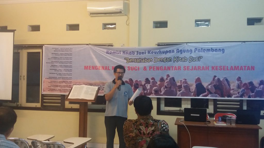 Umat Dekanat 1 KaPal Diajak Untuk Bersahabat Dengan Kitab Suci
