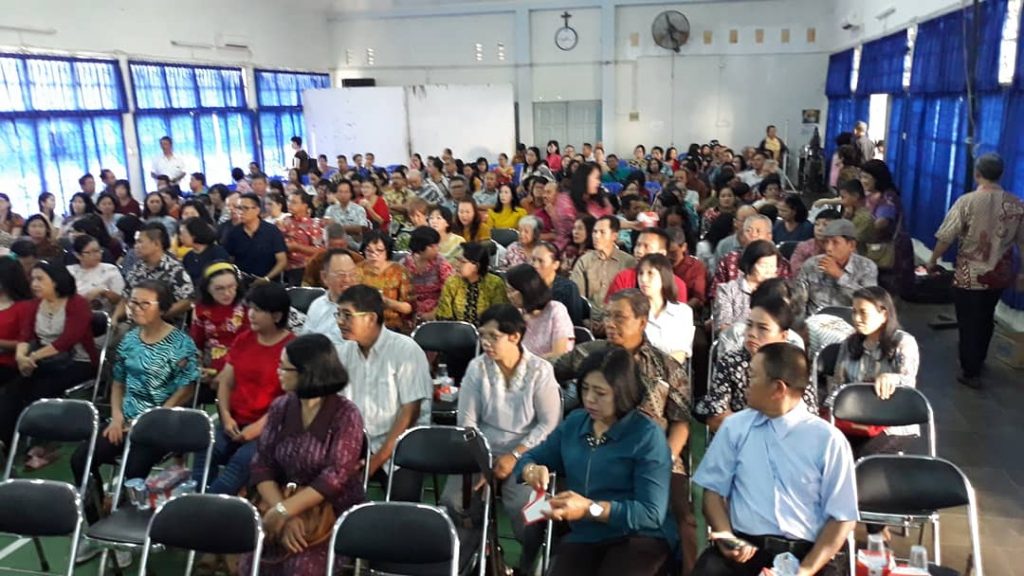 Umat Wilayah 7-12 Mengikuti Seminar Keluarga