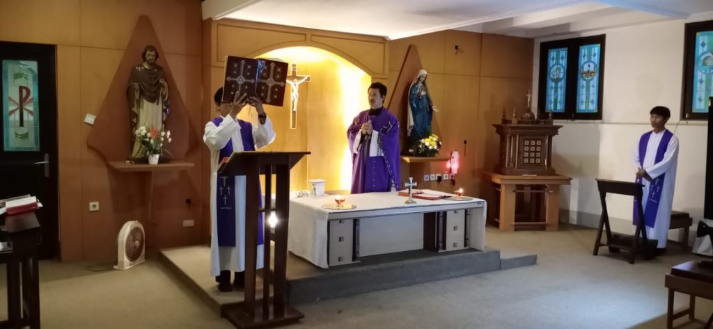 Perayaan Paskah 2020 Dirayakan Secara Live Streaming