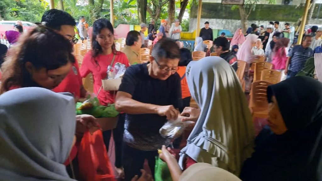 Aksi Sosial Berbagi Takjil Buka Puasa