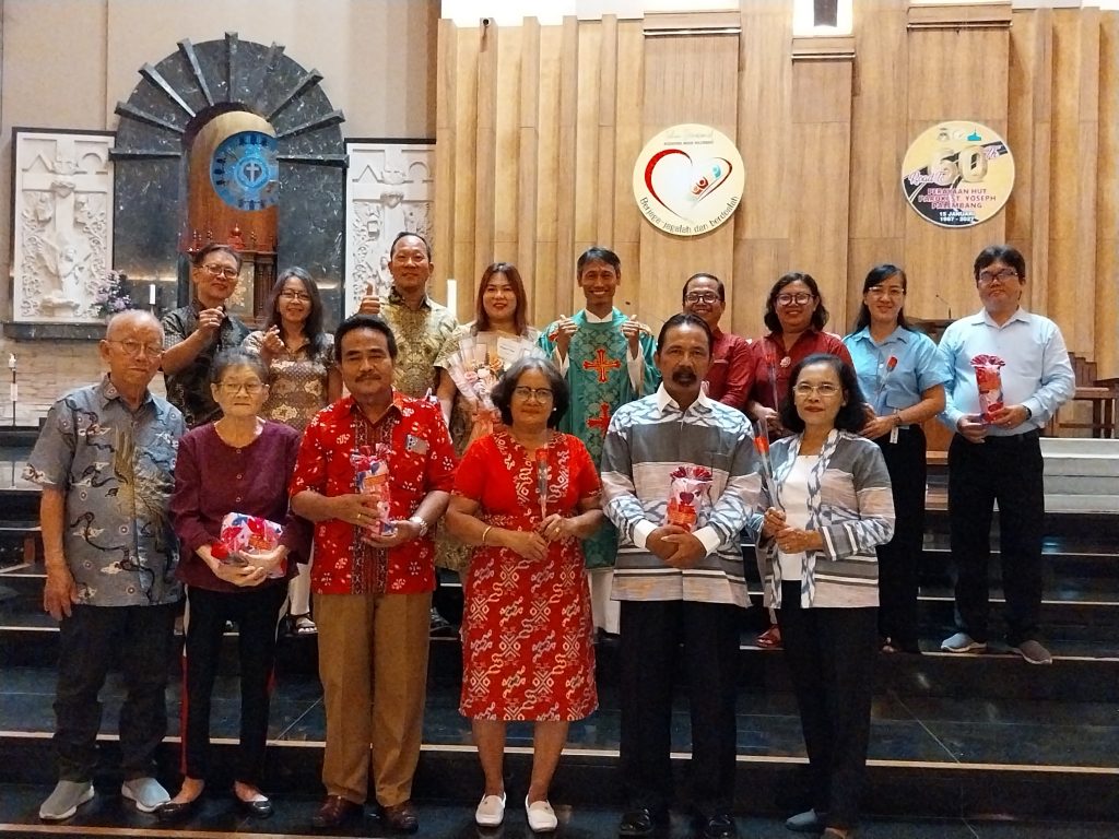 Cinta Tuhan Kepada Gereja Dilambangkan Dengan Cinta Suami Istri Di Tengah Keluarga