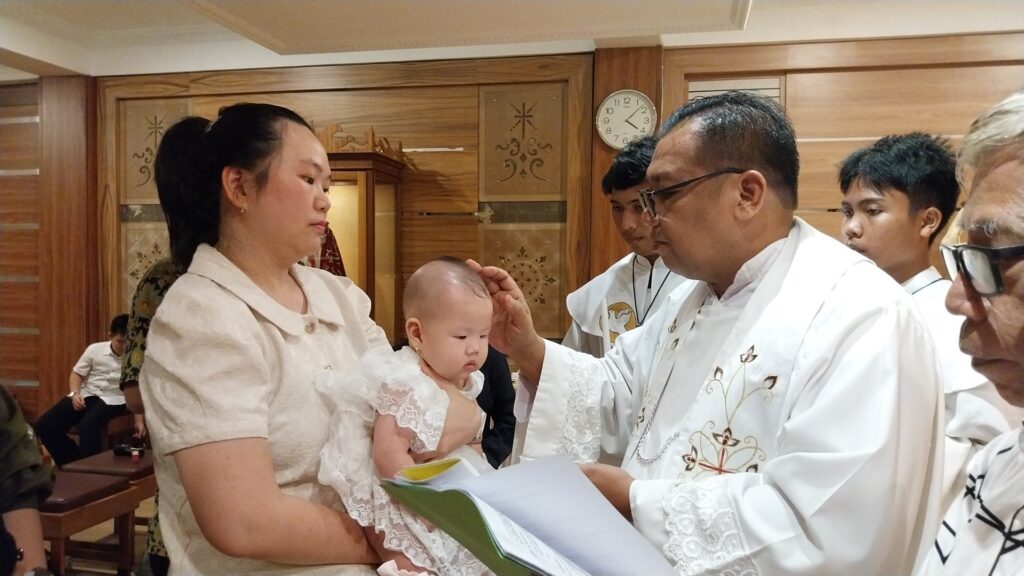 Empat Anak Menerima Sakramen Baptis