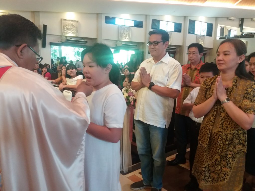 100 Anak Santo Yoseph Palembang Menerima Tubuh dan Darah Kristus 100 Anak Santo Yoseph Palembang Menerima Tubuh dan Darah Kristus