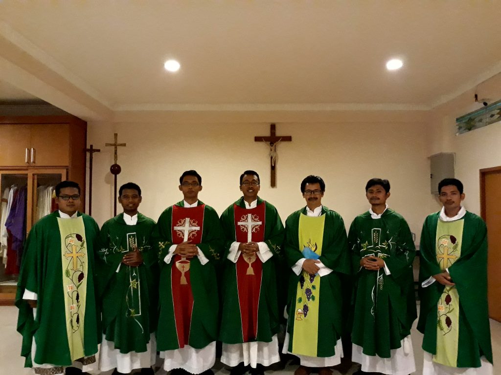 Misa Perdana Dan Ramah Tamah Dengan 6 Imam Diosesan Baru