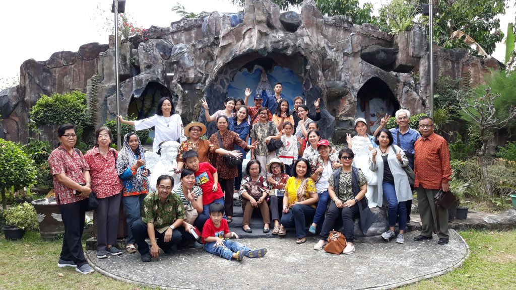 Lingkungan Mgr. Sugiyopranoto Ziarah ke 7 Gua Maria