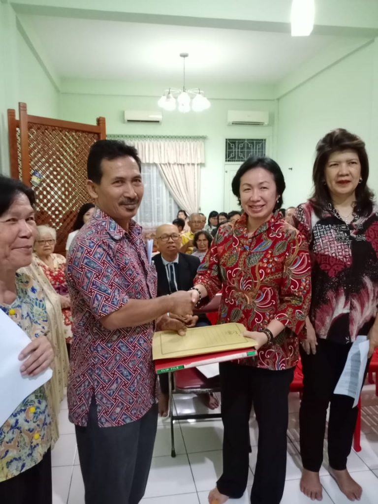 Linda Lais Kembali Memimpin Lingkungan Santo Yoseph 2 Linda Lais Kembali Memimpin Lingkungan Santo Yoseph 2