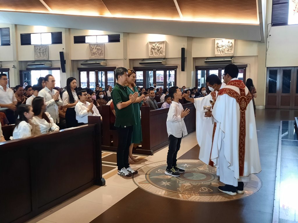 Anak-Anak Hendaknya Rajin Membangun Komunikasi Dengan Yesus.