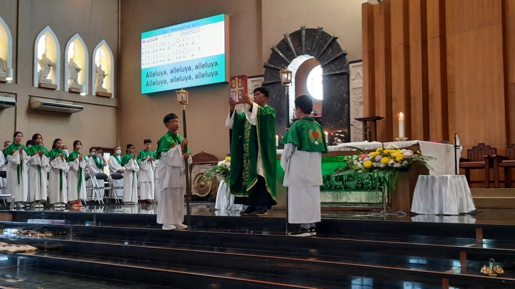 KITAB SUCI BUKANLAH SATU-SATUNYA SUMBER IMAN KITAB SUCI BUKANLAH SATU-SATUNYA SUMBER IMAN