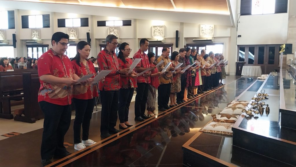 Kita Dipanggil Untuk Memilih Setia Kepada Tuhan Kita Dipanggil Untuk Memilih Setia Kepada Tuhan