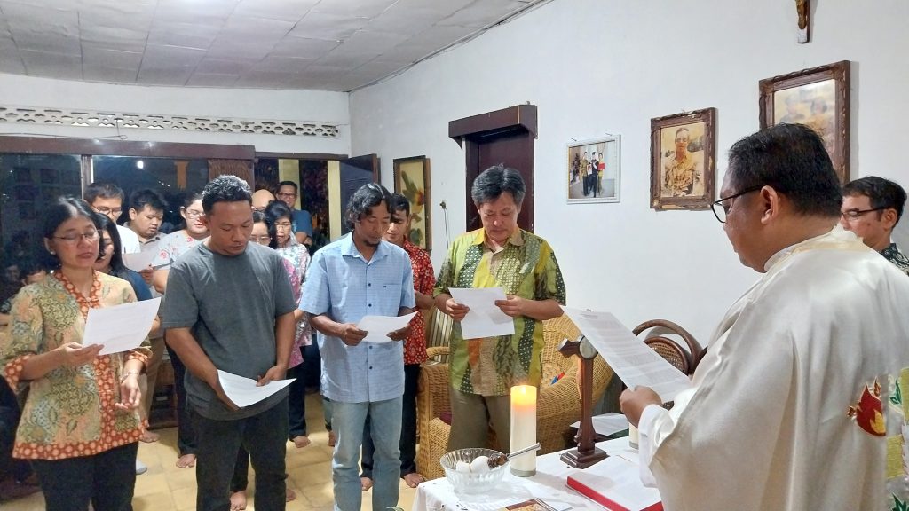 Pelantikan Pengurus Lingkungan Romo Sanjoyo Periode 2024-2027 Pelantikan Pengurus Lingkungan Romo Sanjoyo Periode 2024-2027