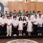 23 Katekumen Menerima Sakramen Inisiasi 23 Katekumen Menerima Sakramen Inisiasi
