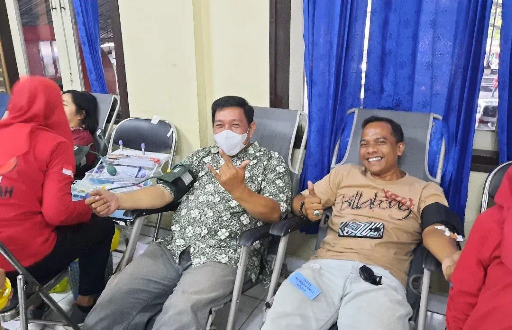 59 Pendonor Berhasil Menyumbangkan Darahnya 59 Pendonor Berhasil Menyumbangkan Darahnya
