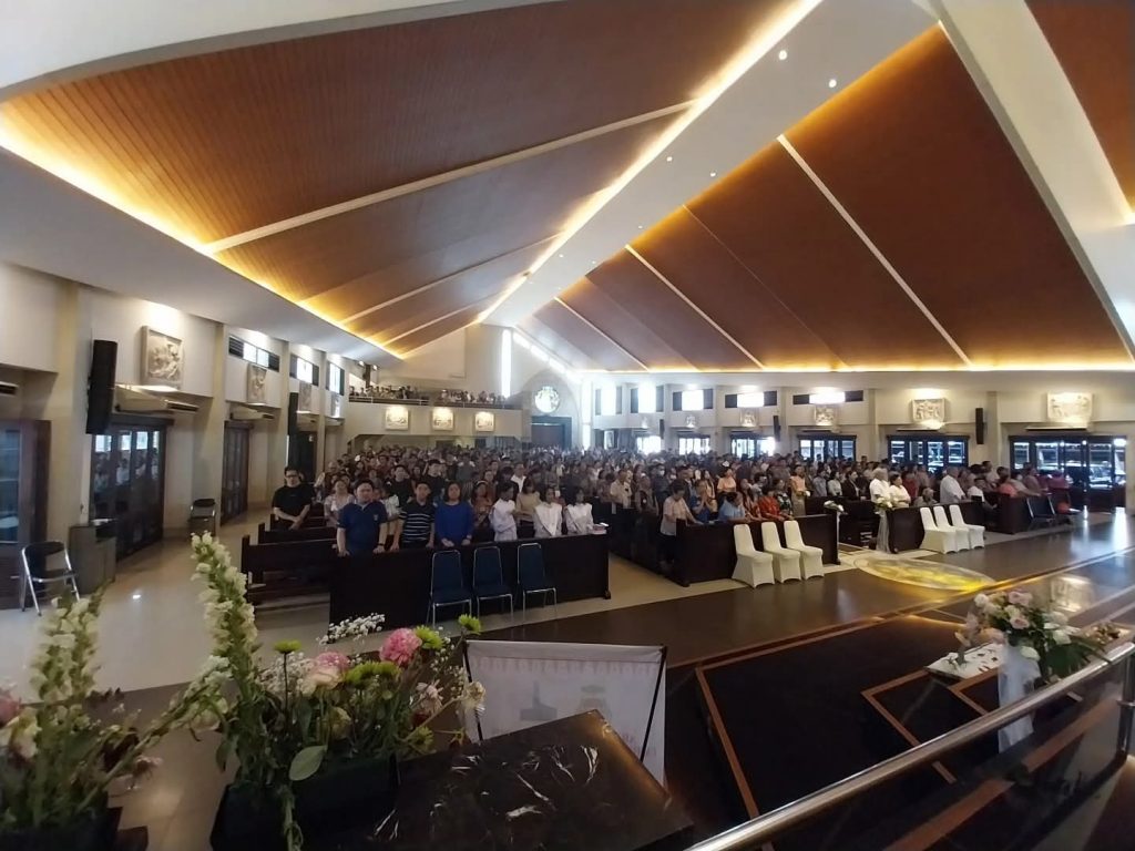 Mari Taat Melakukan kehendak Tuhan Agar Memperoleh Kebahagiaan di Surga Mari Taat Melakukan kehendak Tuhan Agar Memperoleh Kebahagiaan di Surga