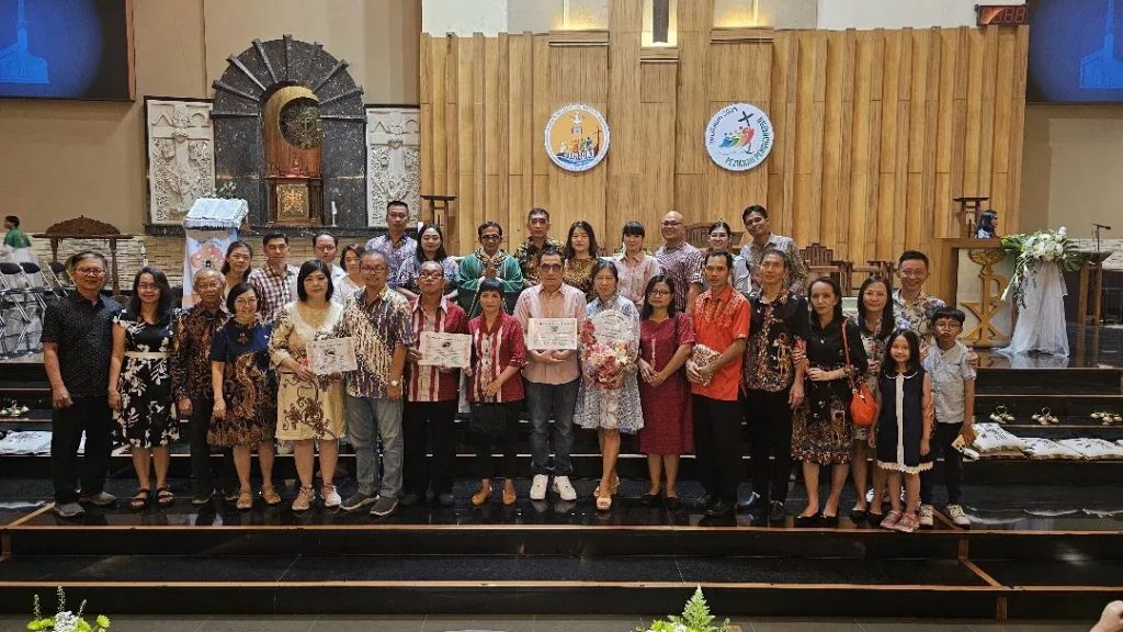 Menghayati Kesetiaan Dan Membangun Komitmen Dalam Perkawinan Menghayati Kesetiaan Dan Membangun Komitmen Dalam Perkawinan