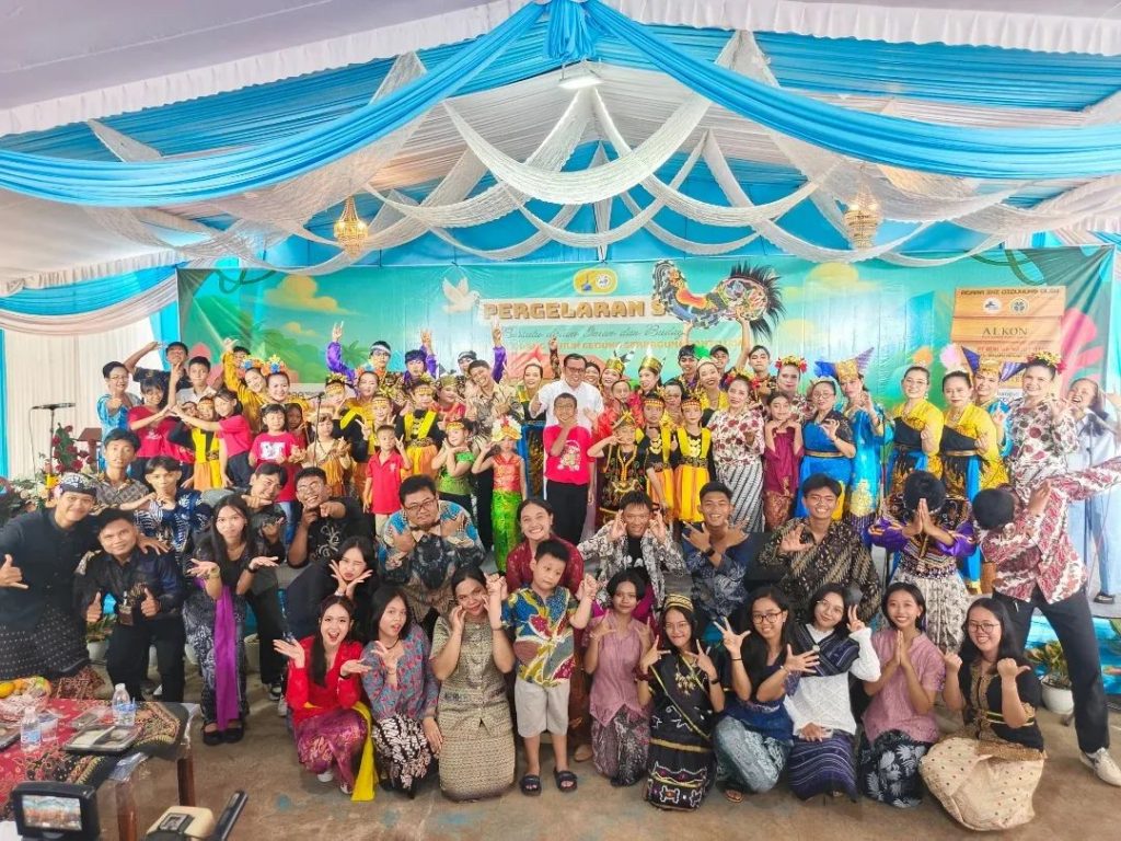 Gema Cinta HUT Ke 8 Gedung Serbaguna Santo Louis Gema Cinta HUT Ke 8 Gedung Serbaguna Santo Louis