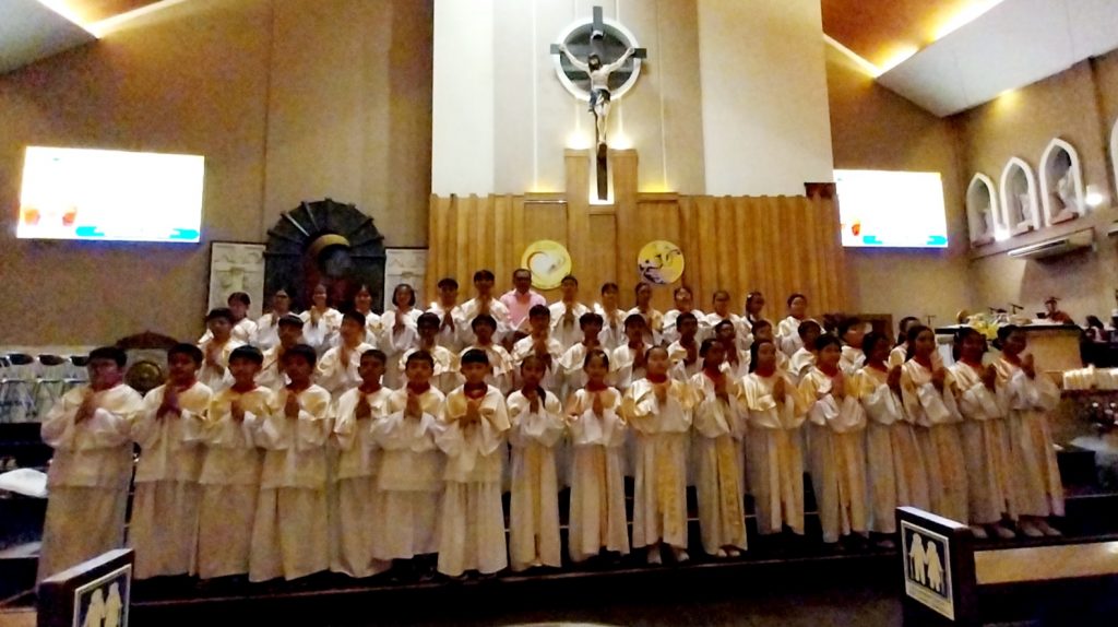 45 Anak Dilantik Menjadi Anggota Putera-Puteri Altar