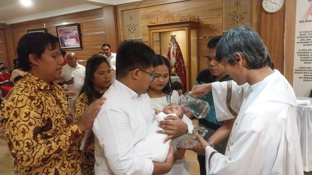 Tujuh Anak Menerima Sakramen Baptis Tujuh Anak Menerima Sakramen Baptis