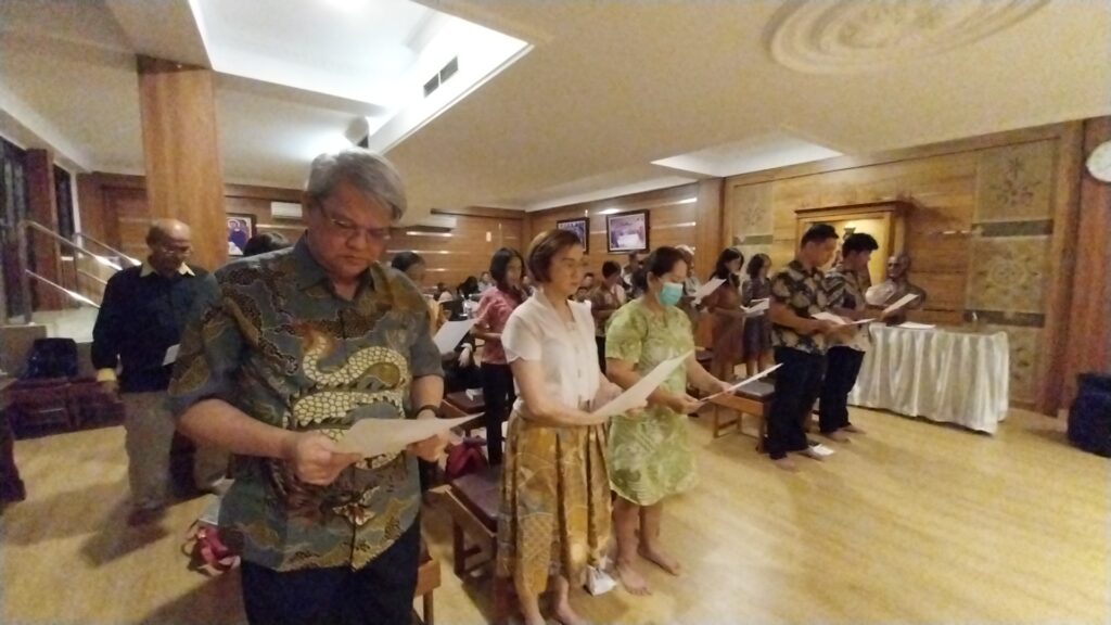 Pengurus Lingkungan : Tugas Melayani Umat Dan Komitmen Untuk Melakukan Pengurus Lingkungan : Tugas Melayani Umat Dan Komitmen Untuk Melakukan