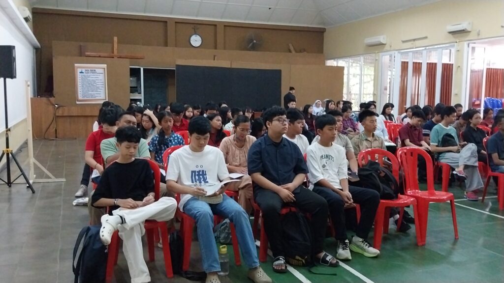 Calon Krisma Belajar Tentang : Kitab Suci “ Surat Cinta Allah Kepada Kita “ Calon Krisma Belajar Tentang : Kitab Suci “ Surat Cinta Allah Kepada Kita “