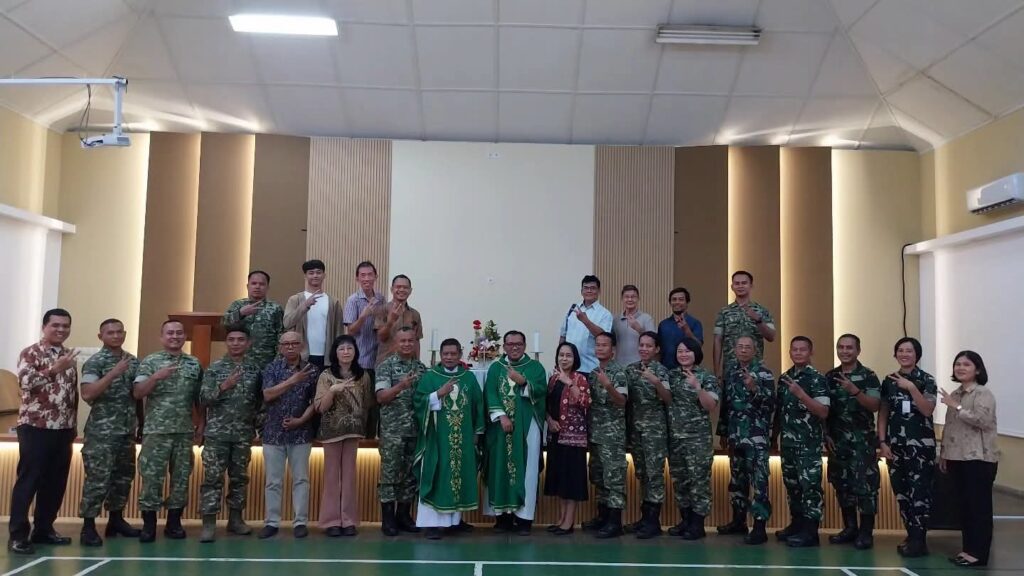 Perayaan Ekaristi Bersama Anggota TNI/POLRI Perayaan Ekaristi Bersama Anggota TNI/POLRI